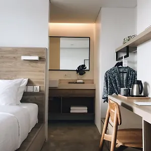 ホテル ロイズ バリ ****