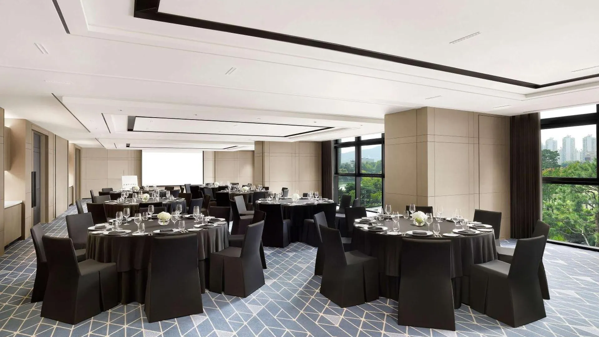 Sofitel Ambassador Seoul Hotel & Serviced Residences